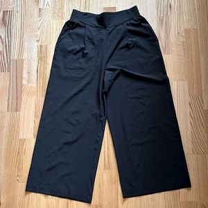 Quince Performance Tech Wide Leg Pant Size M, black, NWOT